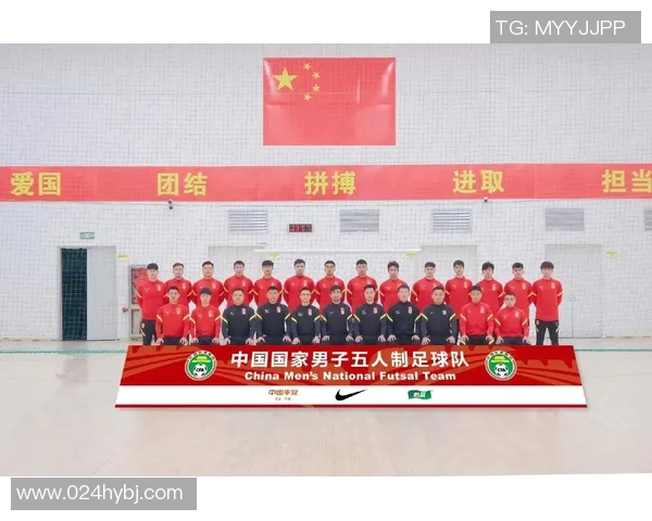 足球明星五人合照展现球场魅力与友谊的精彩瞬间 足球明星五人合照展现球场魅力与友谊的精彩瞬间